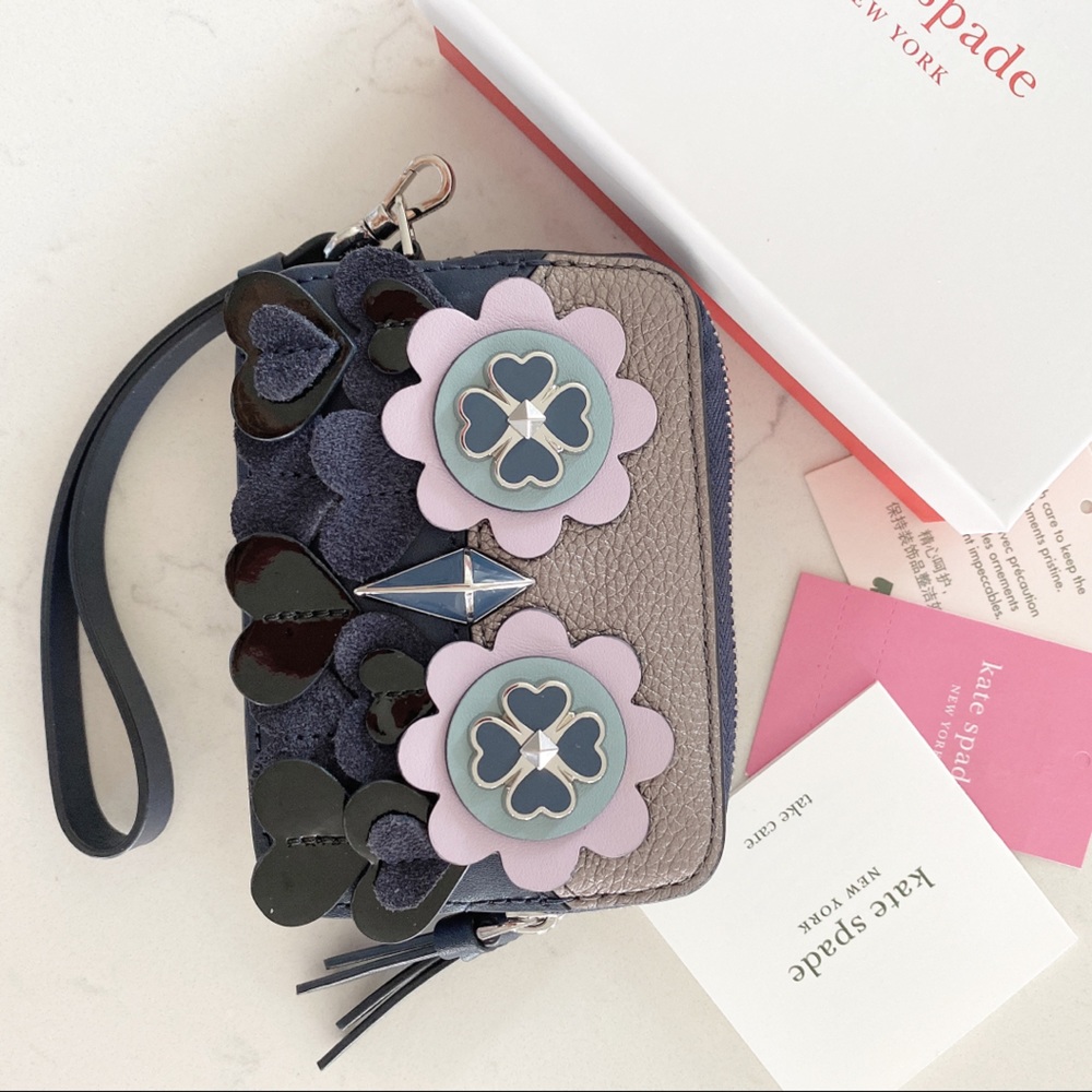 New Kate spade Zibbi Owl small Camera wrislet with giftbox.